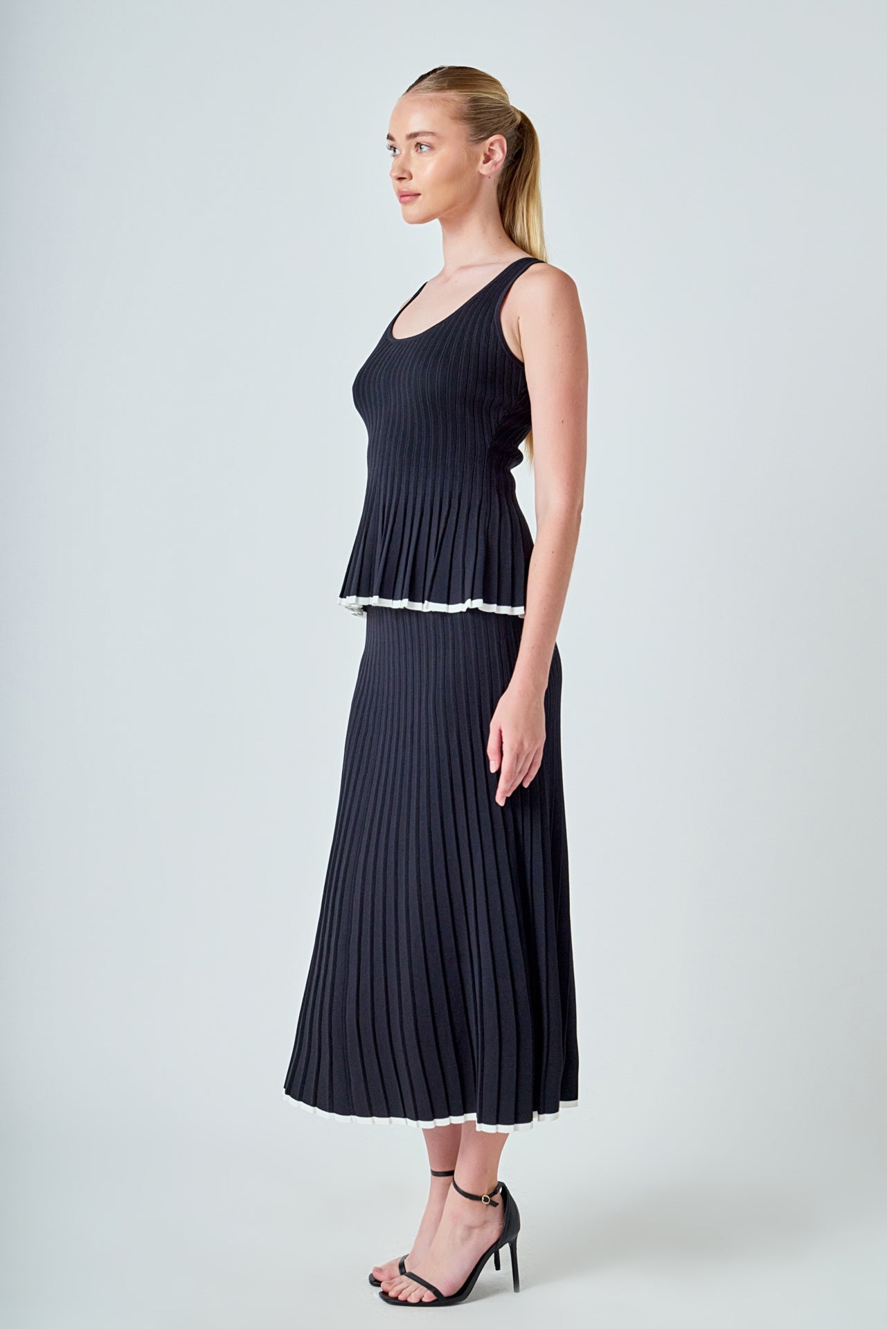 Knit Pleated Tip Detail Midi Skirt